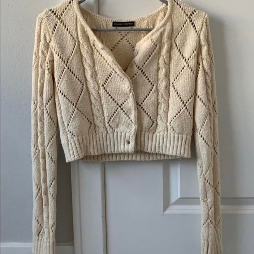 brandy melville beige knit cropped sweater
